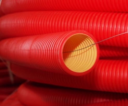 Двустенные гибкие гофрированные трубы из полиэтилена, цвет красный, d63, с протяжкой и соединительной муфтой DKC